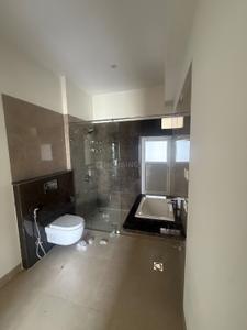 Bathroom Image of 2480 Sq.ft 3 BHK Apartment / Flat for rent in Janta Falcon View, JLPL Industrial Area Mohali for Rs. 75000