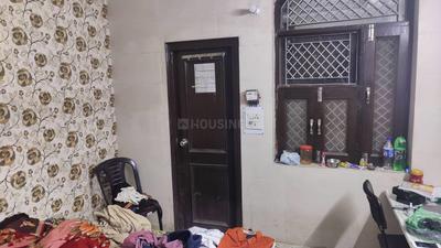 Flats for Rent in Hakikat Nagar, Mukherjee Nagar, New Delhi 4+