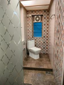 Bathroom Image of 1850 Sq.ft 4 BHK Apartment / Flat for sale in Juhu Mumbai for Rs. 100000000