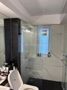 Bathroom Image of 750 Sq.ft 2 BHK Apartment / Flat for sale in Khar West Mumbai for Rs. 42500000