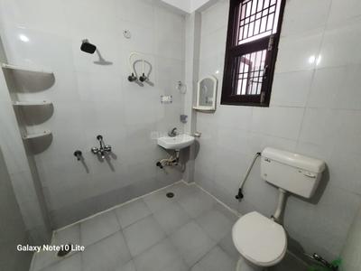 Bathroom Image of 2000 Sq.ft 3 BHK Builder Floor for rent in Sector 122 Noida for Rs. 30000