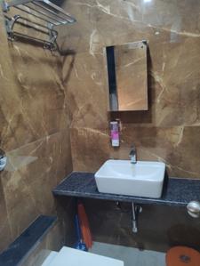 Bathroom Image of 1500 Sq.ft 1 RK Apartment / Flat for rent in Vikhroli East Mumbai for Rs. 36000