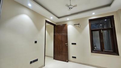 Bedroom Image of 1350 Sq.ft 3 BHK Builder Floor for sale in Freedom Fighters Enclave New Delhi for Rs. 9500000
