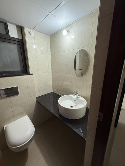 Shapoorji Pallonji Yahavi Tower 2 Pine Bathroom 1
