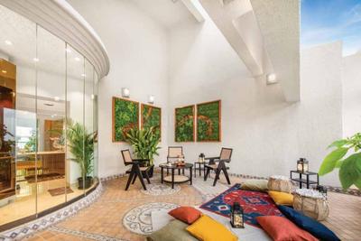Balcony Image of 4110 Sq.ft 6 BHK Duplex for sale in Kalpataru Heights, Agripada Mumbai for Rs. 320000000