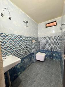 Bathroom Image of 750 Sq.ft 1 BHK Apartment / Flat for rent in Sai Dham Colony Bina for Rs. 12000