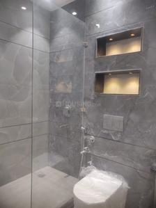 Bathroom Image of 950 Sq.ft 2 BHK Builder Floor for rent in Pitampura New Delhi for Rs. 40000