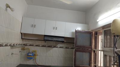 Kitchen Image of 1050 Sq.ft 2 BHK Apartment / Flat for rent in Arun Vihar, Sector 37 Noida for Rs. 35000