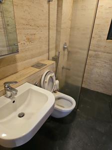 Common Bathroom Image of 1700 Sq.ft 3 BHK Apartment / Flat for sale in Lodha Dioro, Sion Mumbai for Rs. 54000000