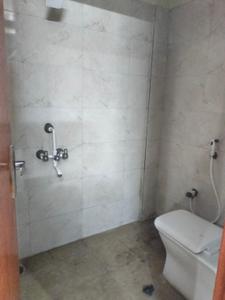 Bathroom Image of 1050 Sq.ft 2 BHK Apartment / Flat for rent in Defence Enclave, Sector 44 Noida for Rs. 21000