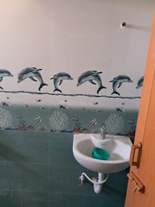 Bathroom Image of 1500 Sq.ft 2 BHK Apartment / Flat for rent in Manimangalam Chennai for Rs. 18000