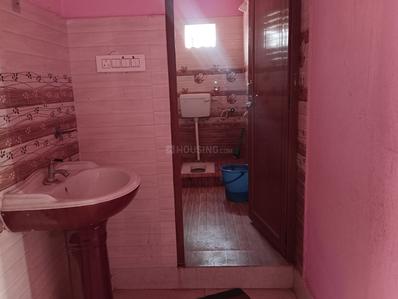 Bathroom Image of 1600 Sq.ft 2 BHK Apartment / Flat for rent in Mirchaibari Katihar for Rs. 8000