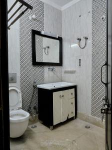 Bathroom Image of 1400 Sq.ft 2 BHK Builder Floor for rent in Sector 48 Noida for Rs. 30000