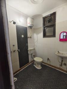 Bathroom Image of 550 Sq.ft 2 BHK Builder Floor for rent in Mayur Vihar Phase 1 New Delhi for Rs. 18000