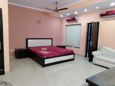 Bedroom Image of Platinum PG For Girls (Premium Stay) in Sector 16, Noida