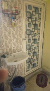 Bathroom Image of 550 Sq.ft 2 BHK Apartment / Flat for rent in Narkeldanga Kolkata for Rs. 14000