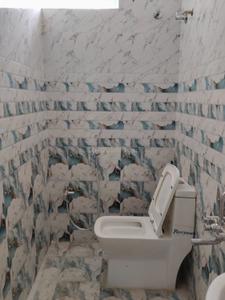 Bathroom Image of 1300 Sq.ft 3 BHK Apartment / Flat for rent in Kodambakkam Chennai for Rs. 45000