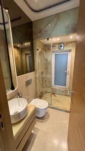 Bathroom Image of 3001 Sq.ft 6 BHK Apartment / Flat for sale in Monte South, Byculla Mumbai for Rs. 160000000