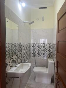 Bathroom Image of 1800 Sq.ft 4 BHK Builder Floor for rent in West Marredpally Secunderabad for Rs. 32000