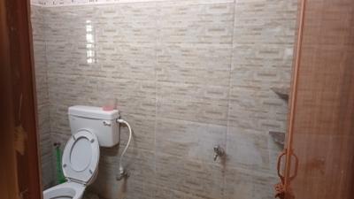Bathroom Image of 475 Sq.ft 1 BHK Apartment / Flat for rent in Picnic Garden Kolkata for Rs. 8500