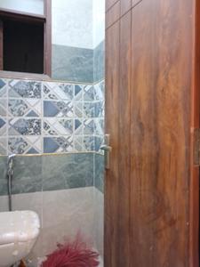 Common Bathroom Image of 1450 Sq.ft 3 BHK Apartment / Flat for sale in JMD Marvella Homes 2, Sector 73 Noida for Rs. 5800000