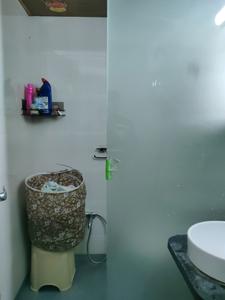 Common Bathroom Image of 900 Sq.ft 2.5 BHK Apartment / Flat for sale in Rosa Oasis, Hiranandani Estate Thane for Rs. 16000000