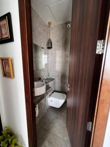 Bathroom Image of 1500 Sq.ft 4 BHK Apartment / Flat for sale in Runwal Reserve, Worli Mumbai for Rs. 102500000