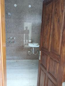 Bathroom Image of 3100 Sq.ft 4 BHK Independent House for rent in Eachachhar Greater Noida for Rs. 30000