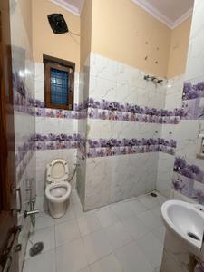 Bathroom Image of 1100 Sq.ft 2.5 BHK Builder Floor for rent in Banjarawala Dehradun for Rs. 16000