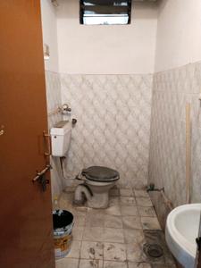 Common Bathroom Image of 900 Sq.ft 2 BHK Apartment / Flat for sale in Sri Ram Apartments, Karwan Hyderabad for Rs. 4500000