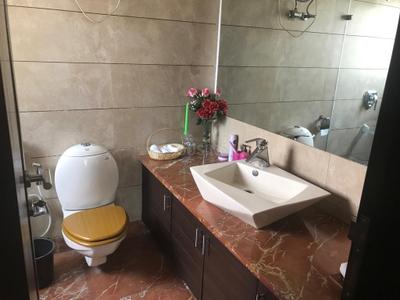 Bathroom Image of 2685 Sq.ft 3 BHK Independent House for rent in Panchsheel Enclave New Delhi for Rs. 150000
