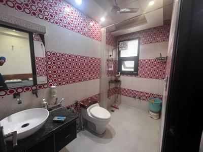 Bathroom Image of 9000 Sq.ft 5 BHK Duplex for rent in Sector 36 Noida for Rs. 165000