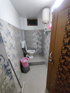 Bathroom Image of 1200 Sq.ft 2.5 BHK Builder Floor for rent in Jhusi Allahabad for Rs. 15000