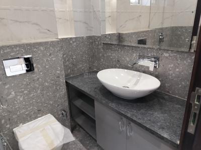 Bathroom Image of 900 Sq.ft 2 BHK Independent House for rent in Subhash Nagar New Delhi for Rs. 41000
