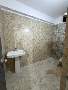 Bathroom Image of 900 Sq.ft 2 BHK Apartment / Flat for rent in Daulatganj Lucknow for Rs. 16000
