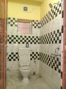 Bathroom Image of 1150 Sq.ft 3 BHK Apartment / Flat for rent in Lake Town Kolkata for Rs. 28000