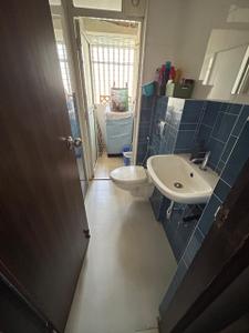 Bathroom Image of 785 Sq.ft 1 BHK Apartment / Flat for sale in Lodha Amara, Kolshet Thane for Rs. 8100000