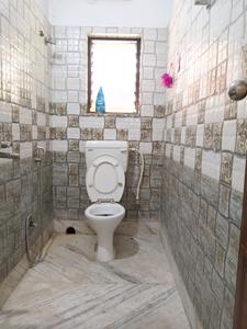 Common Bathroom Image of 1300 Sq.ft 3 BHK Apartment / Flat for rent in Kasba Kolkata for Rs. 27000