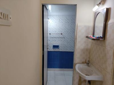 Bathroom Image of 580 Sq.ft 1 BHK Apartment / Flat for rent in Hiranandani Estate Thane for Rs. 26000