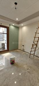 Bedroom Image of 1350 Sq.ft 3 BHK Builder Floor for sale in Laxmi Nagar New Delhi for Rs. 23500000