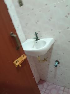Bathroom Image of 1350 Sq.ft 3 BHK Independent House for rent in Porur Chennai for Rs. 35000