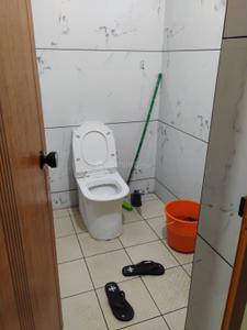 Bathroom Image of 750 Sq.ft 2 BHK Builder Floor for rent in Ummalathoor Kozhikode for Rs. 15000