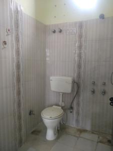 Common Bathroom Image of 1337 Sq.ft 1 RK Builder Floor for rent in Sector 12 Gurgaon for Rs. 12000