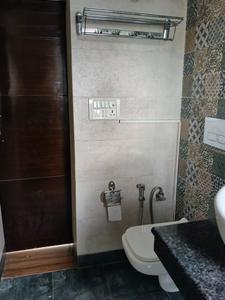 Bathroom Image of 1500 Sq.ft 3 BHK Apartment / Flat for rent in Alaknanda New Delhi for Rs. 75000