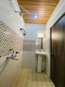 Image of 1240 Sq.ft 2 BHK Builder Floor for rent in Jalukbari, Guwahati for Rs. 26000