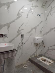 Bathroom Image of 1200 Sq.ft 2 BHK Builder Floor for rent in Sector 12 Noida for Rs. 26000