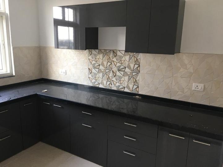 luck apartment Kitchen 1