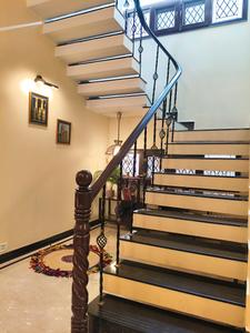 Staircase Image of 3300 Sq.ft 4 BHK Builder Floor for rent in DLF Phase 3 Gurgaon for Rs. 150000