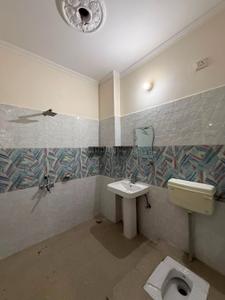 Bathroom Image of 1300 Sq.ft 2 BHK Builder Floor for rent in Palam Vihar Gurgaon for Rs. 30000