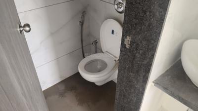 Bathroom Image of 430 Sq.ft 1 BHK Apartment / Flat for sale in Kasarvadavali Thane for Rs. 6000000